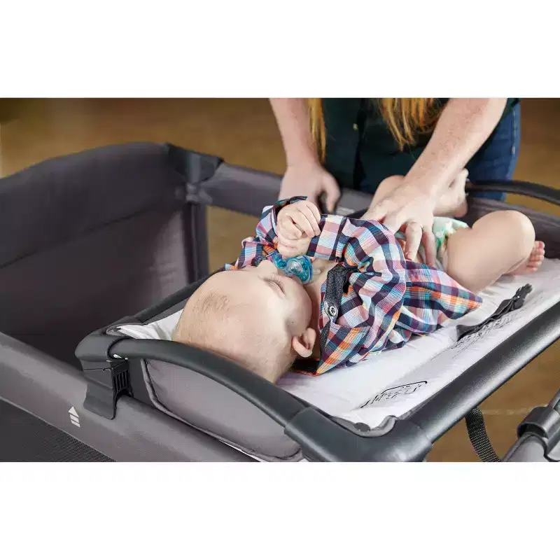 Joovy Room Playard and Nursery Center