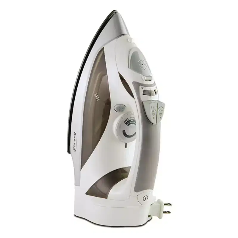 Brentwood Steam Iron With Retractable Cord