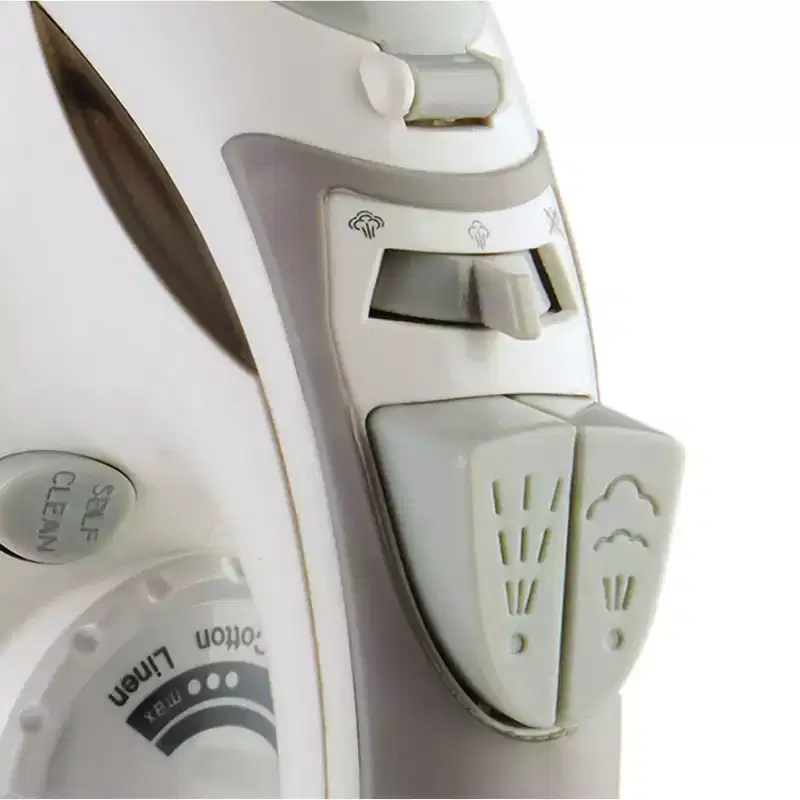 Brentwood Steam Iron With Retractable Cord