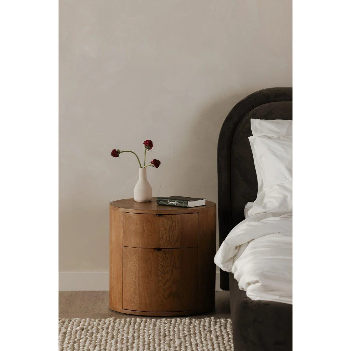 Minimalist Curved Solid Oak 2-Drawer Nightstand with Soft-Close Glides & Metal Pull for Bedroom