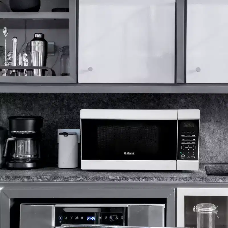 Galanz 1.1 cu ft 1000W Countertop Microwave Oven in White with One Touch Express Cooking