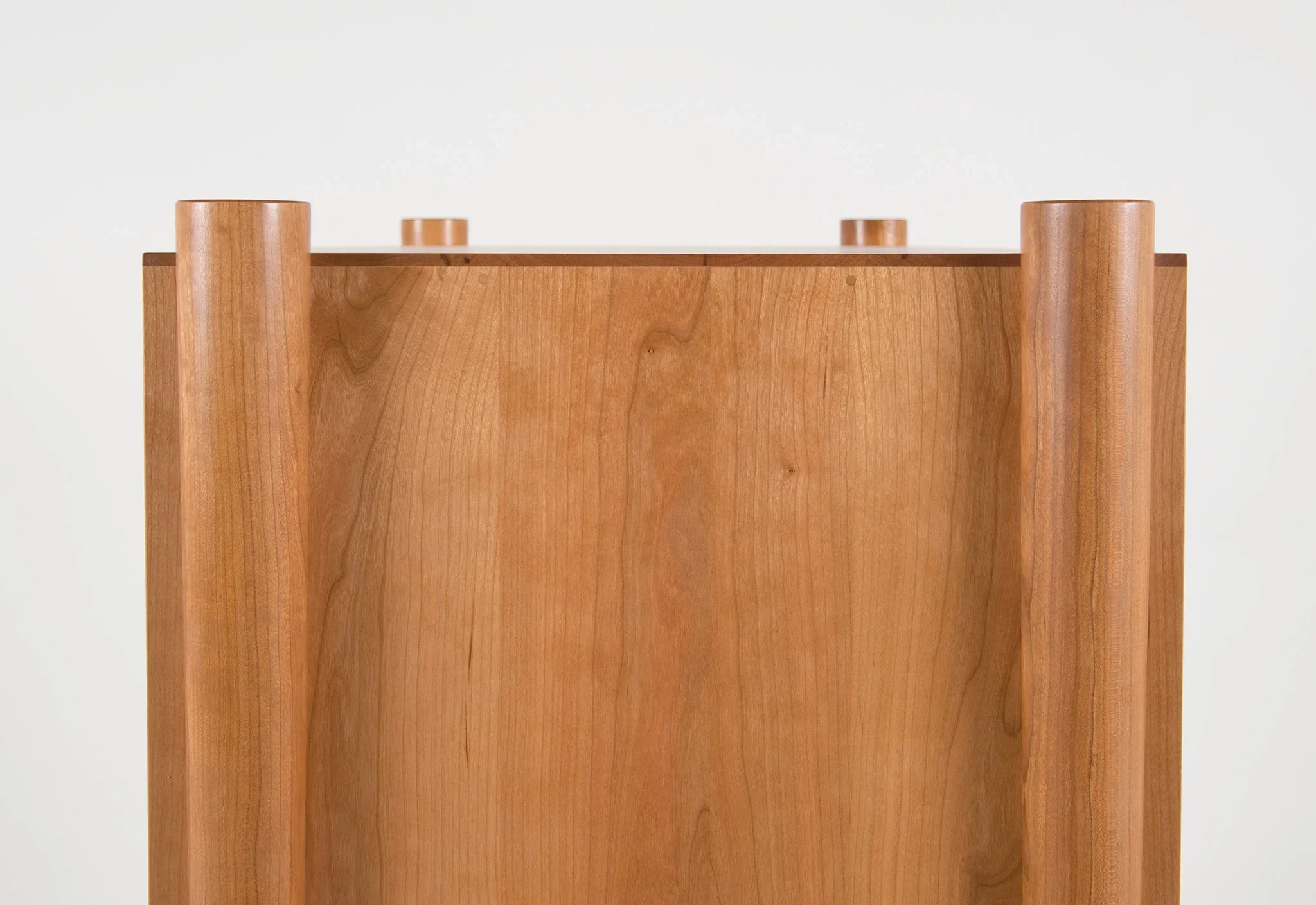 Dresser - Vertical - From its tapered legs and exposed end grain to its elliptical drawer pulls, the is confident in