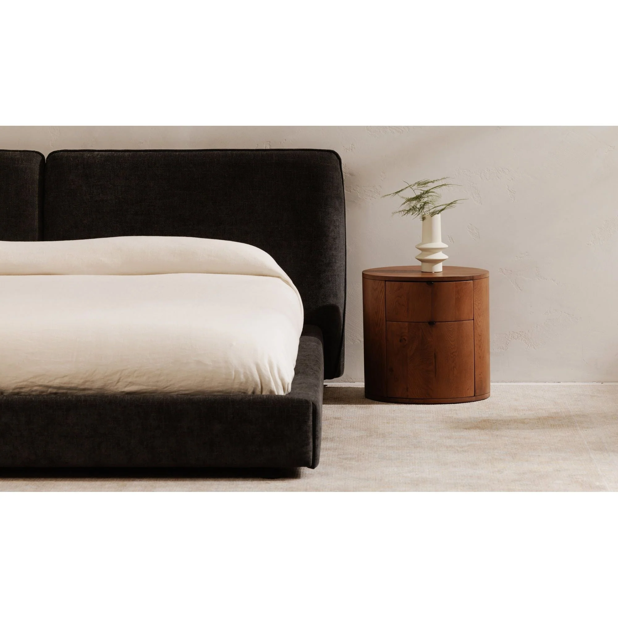Minimalist Curved Solid Oak 2-Drawer Nightstand with Soft-Close Glides & Metal Pull for Bedroom