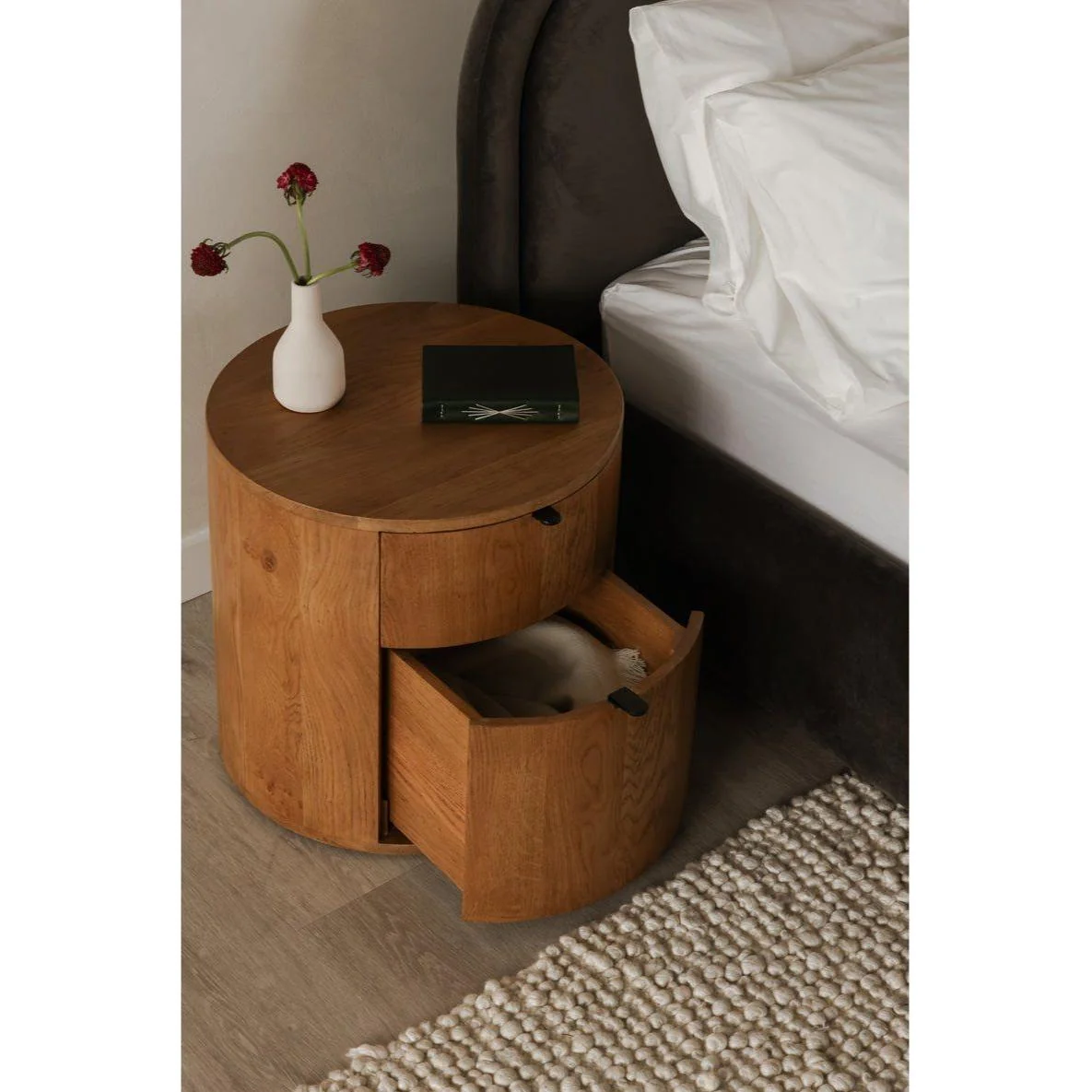 Minimalist Curved Solid Oak 2-Drawer Nightstand with Soft-Close Glides & Metal Pull for Bedroom