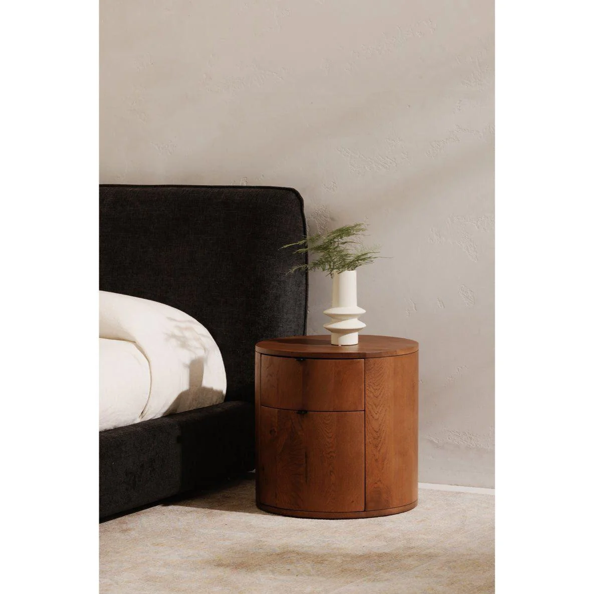 Minimalist Curved Solid Oak 2-Drawer Nightstand with Soft-Close Glides & Metal Pull for Bedroom