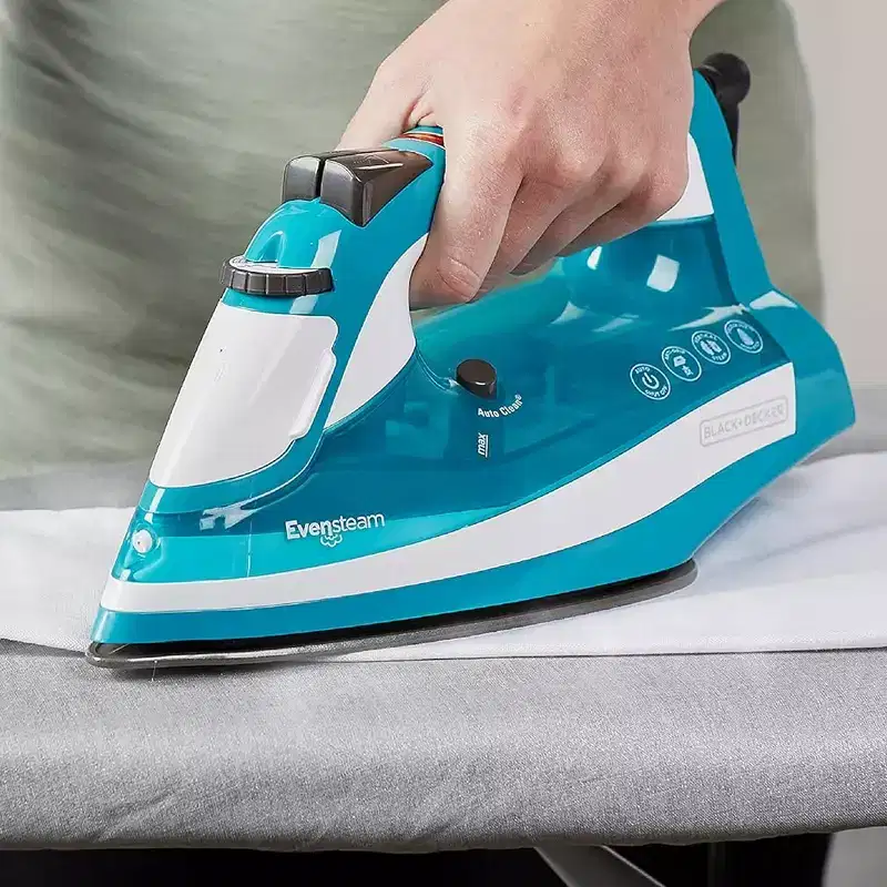 Black and Decker One Step Steam Iron in Turquoise