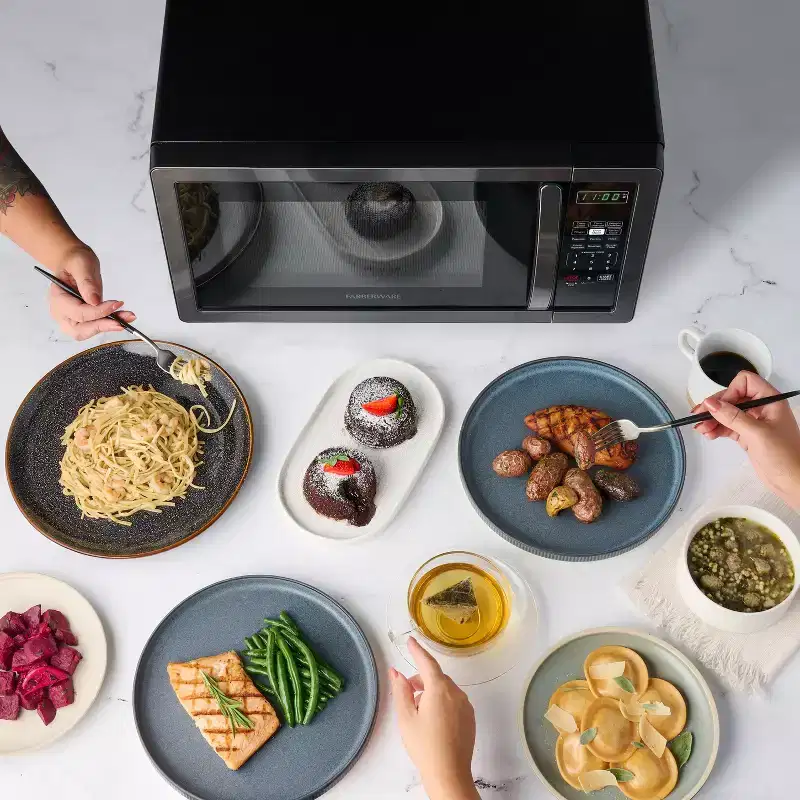Farberware Classic 1.1 Cu. Ft. 1000-Watt Microwave Oven