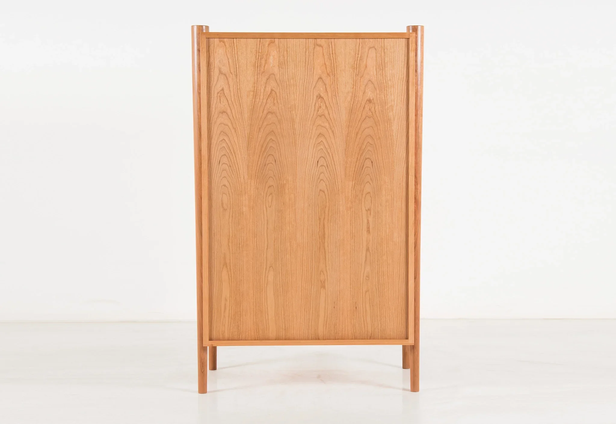 Dresser - Vertical - From its tapered legs and exposed end grain to its elliptical drawer pulls, the is confident in